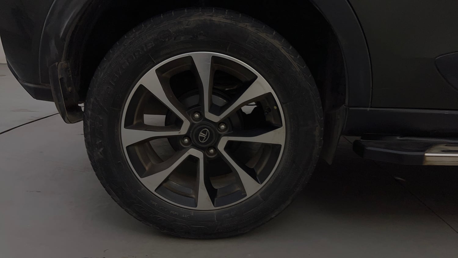 Used 2020 Tata Nexon XZ Plus (O) Dual Tone Petrol Manual tyres RIGHT REAR TYRE RIM VIEW