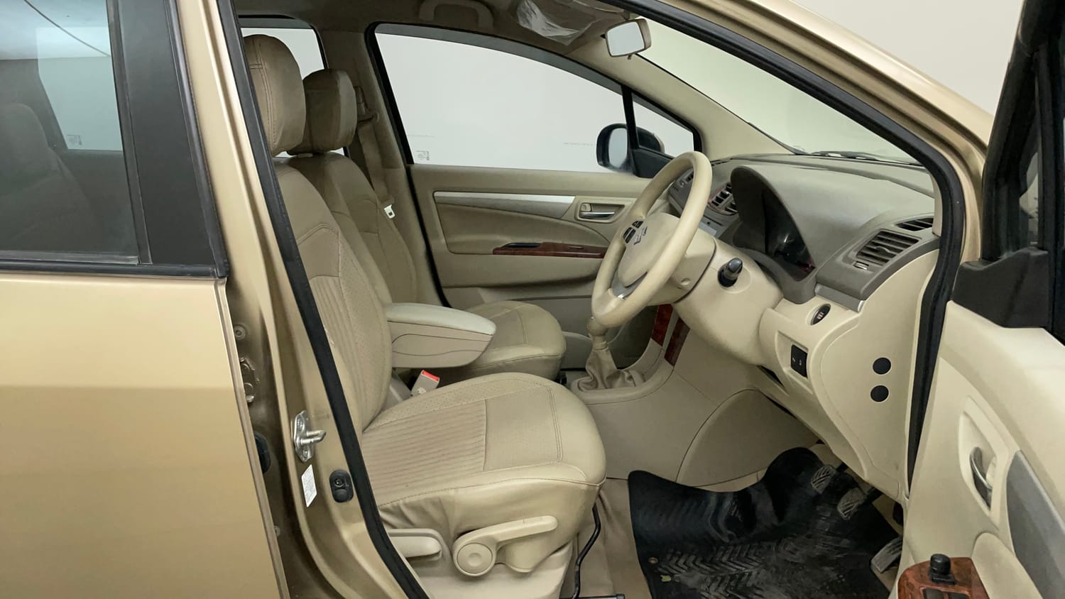 Used 2017 Maruti Suzuki Ertiga ZDI + SHVS Diesel Manual interior RIGHT SIDE FRONT DOOR CABIN VIEW
