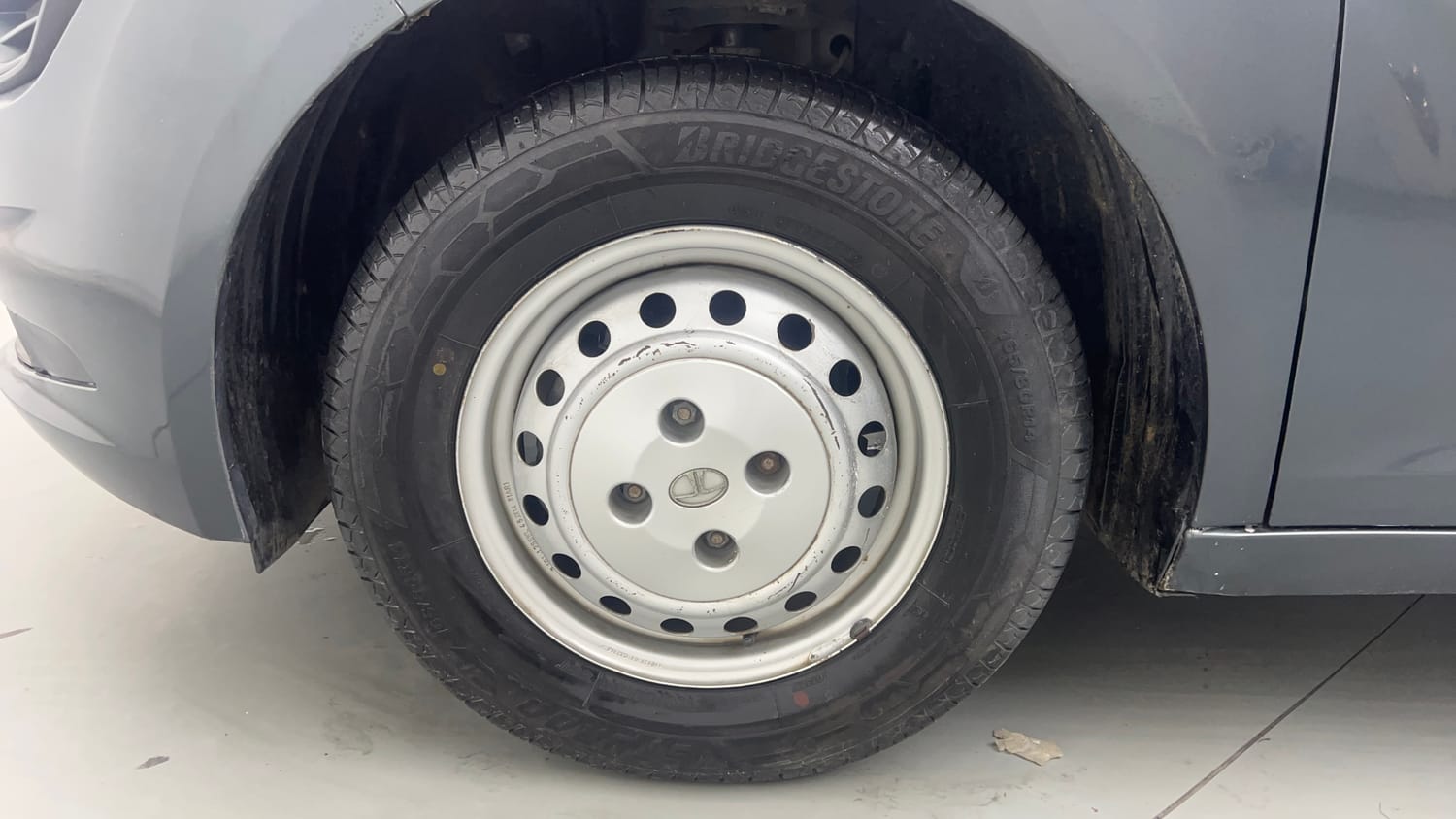 Used 2021 Tata Altroz XM Petrol Petrol Manual tyres LEFT FRONT TYRE RIM VIEW
