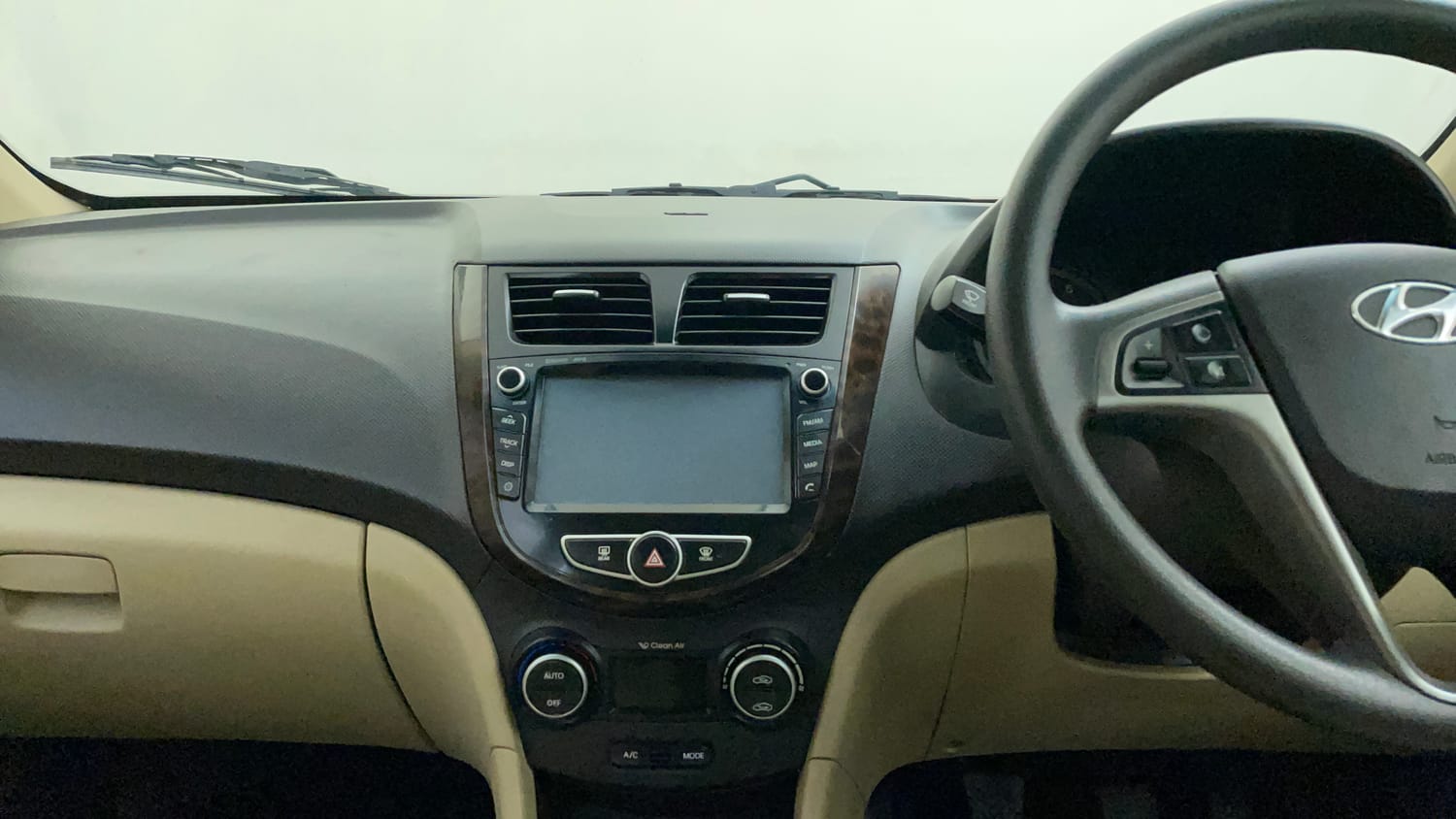 Used 2016 Hyundai Fluidic Verna 4S 1.6 VTVT SX Petrol Manual interior MUSIC SYSTEM & AC CONTROL VIEW