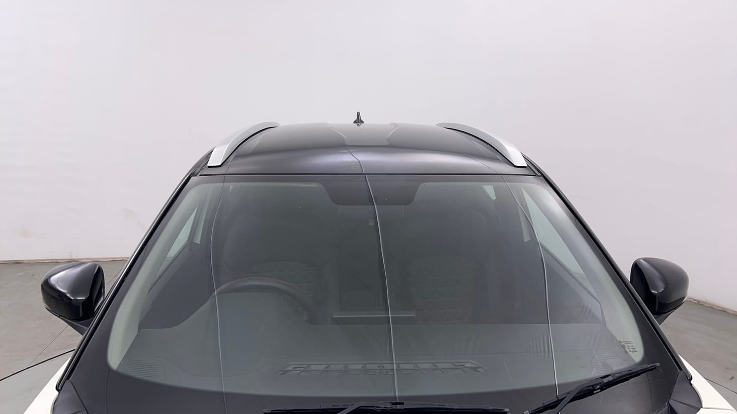 Used 2024 Renault Kiger RXL Petrol Manual exterior FRONT WINDSHIELD VIEW