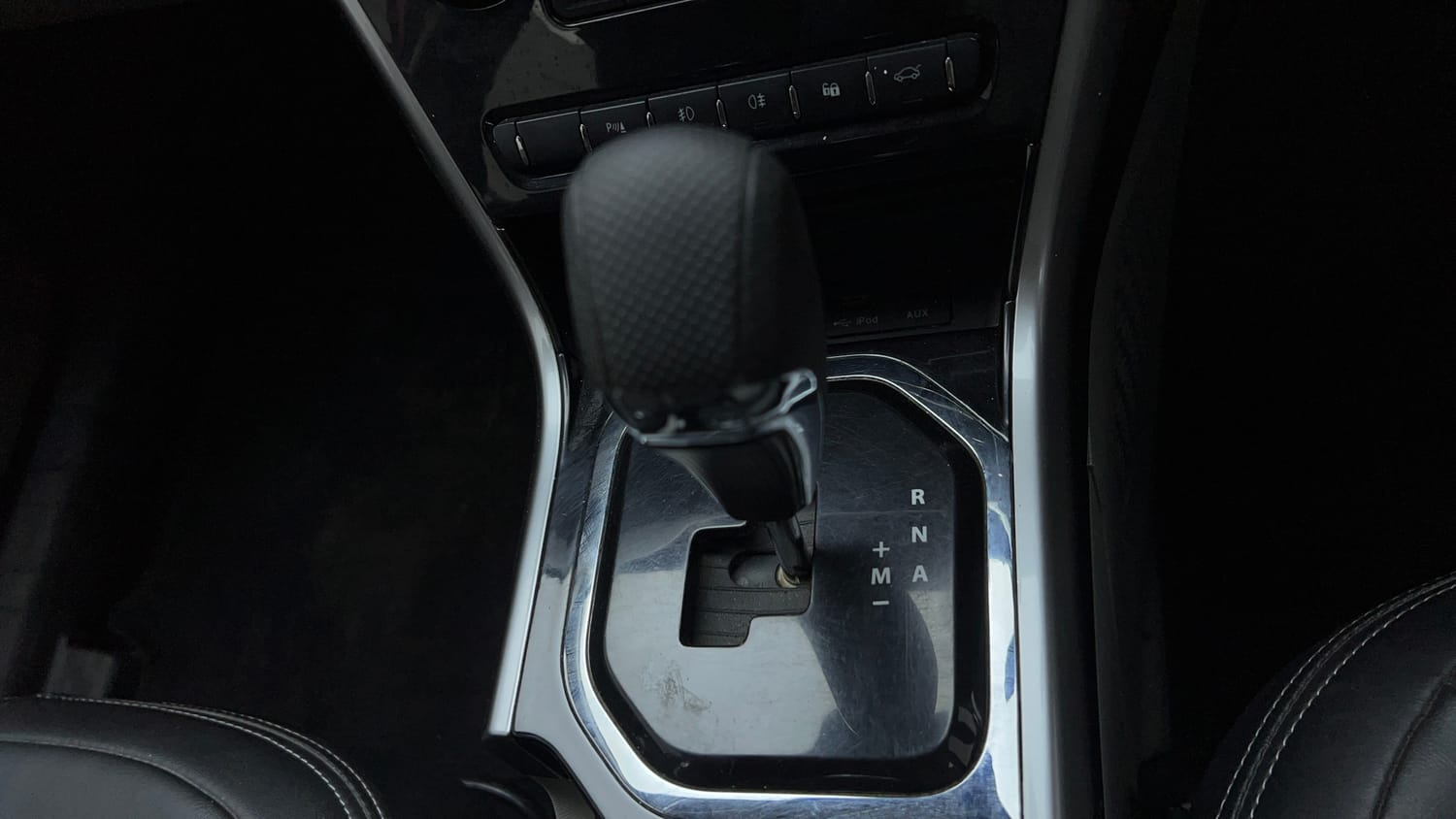 Used 2018 Tata Nexon XZA Plus Petrol Dual Tone Petrol Automatic interior GEAR  KNOB VIEW