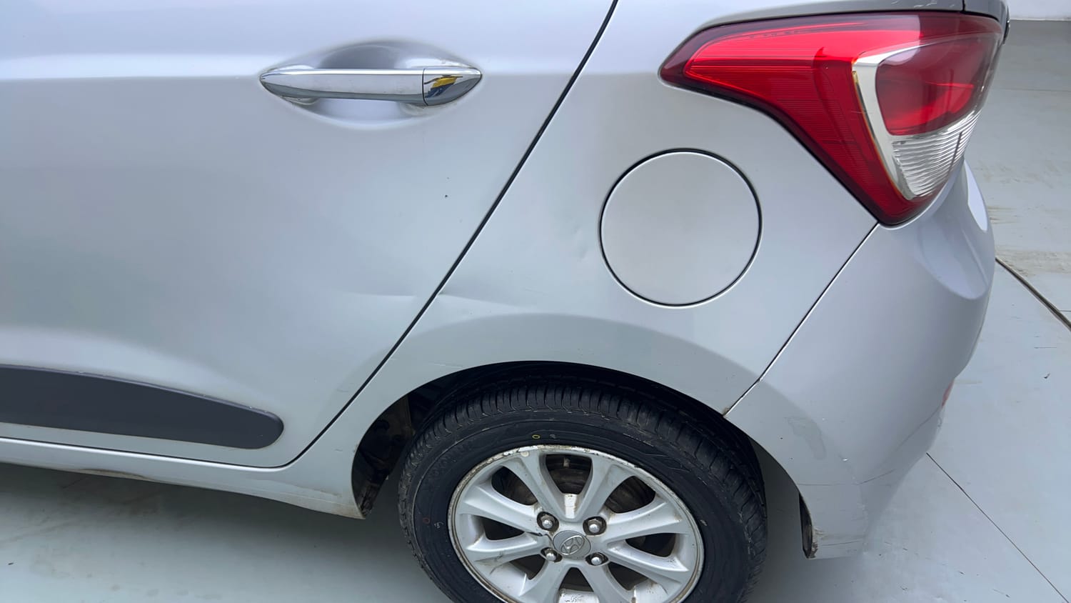 Used 2014 Hyundai Grand i10 Asta AT 1.2 Kappa VTVT Petrol Automatic dents MINOR DENT
