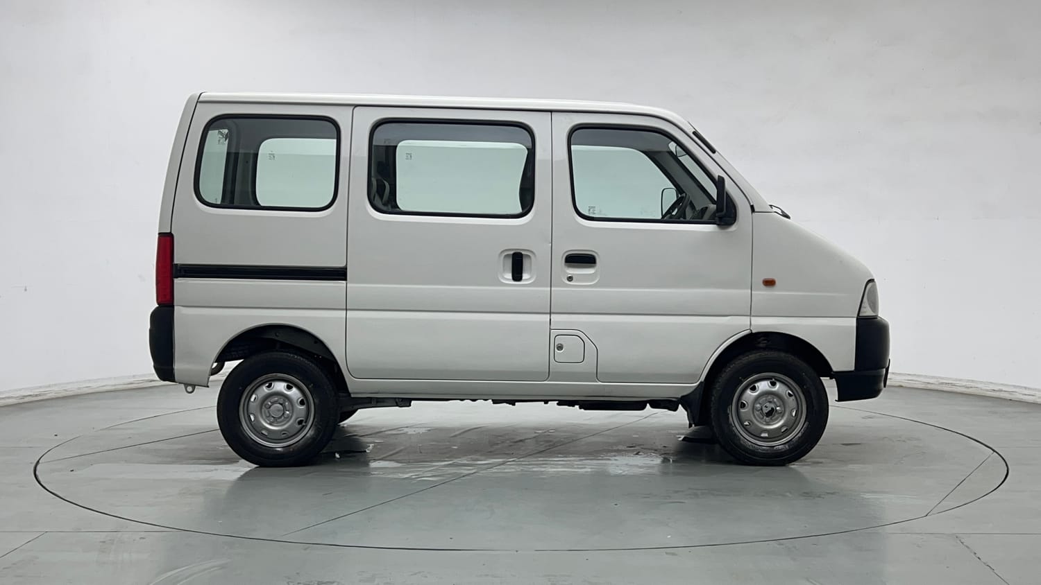 Used 2022 Maruti Suzuki Eeco 5 STR AC (O) Petrol Manual exterior RIGHT SIDE VIEW