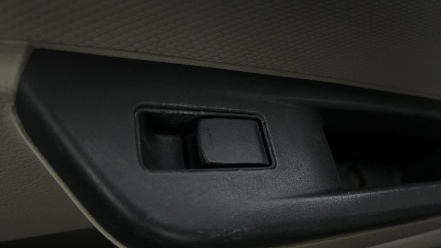 Used 2015 Maruti Suzuki Celerio VXi Petrol Manual top_features Rear power window