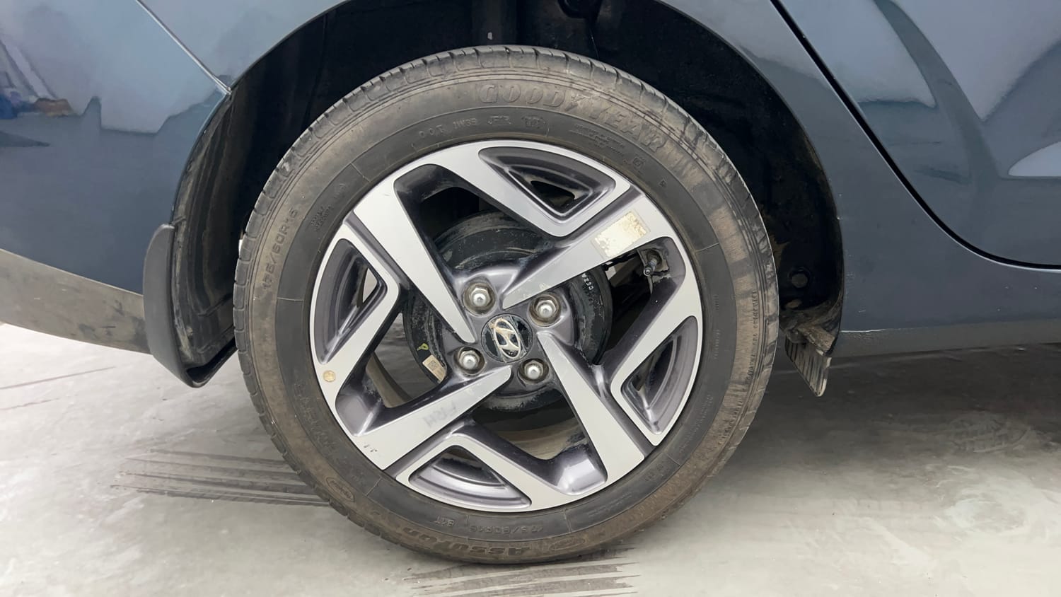 Used 2022 Hyundai Aura SX 1.2 Petrol Petrol Manual tyres RIGHT REAR TYRE RIM VIEW