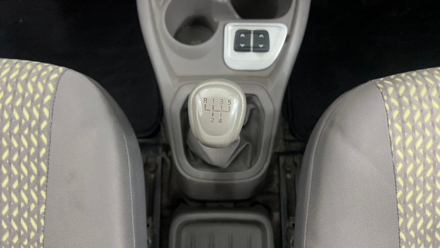Used 2016 Datsun Redi-GO T (O) Petrol Manual interior GEAR  KNOB VIEW