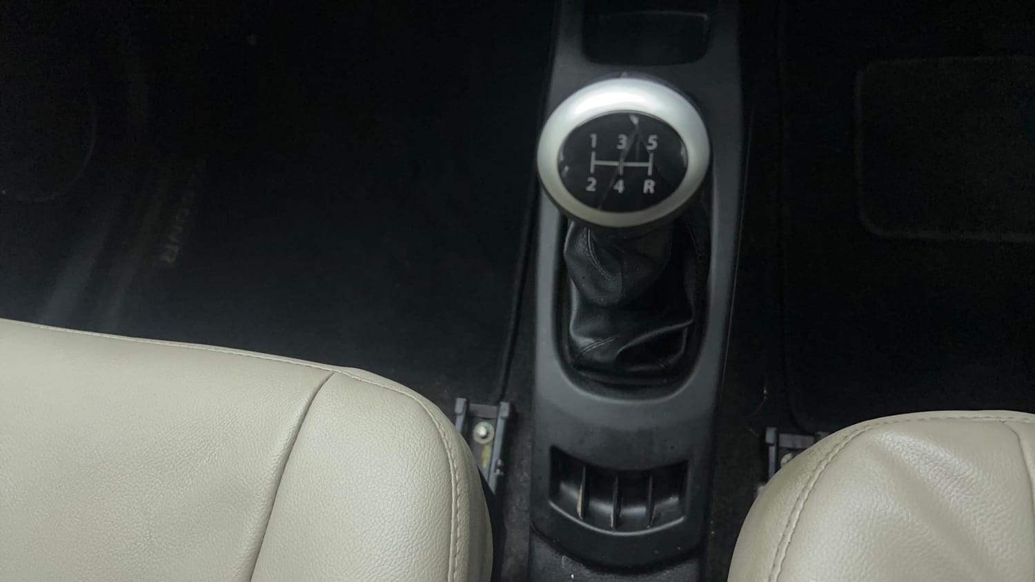 Used 2016 Maruti Suzuki Wagon R VXI Petrol Manual interior GEAR  KNOB VIEW