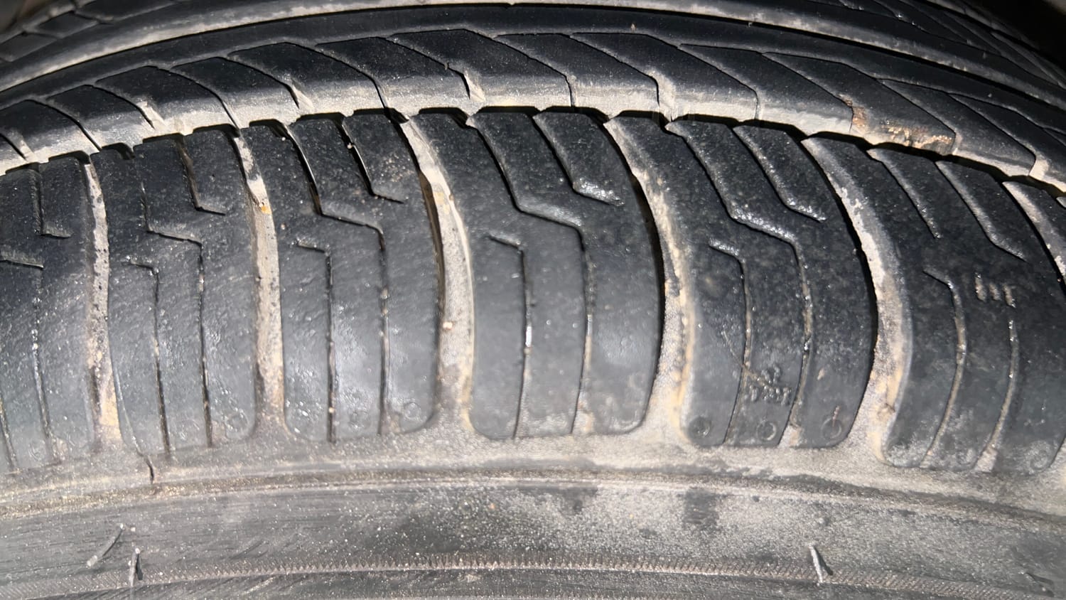 Used 2021 Tata Tiago XT Petrol Manual tyres LEFT FRONT TYRE TREAD VIEW