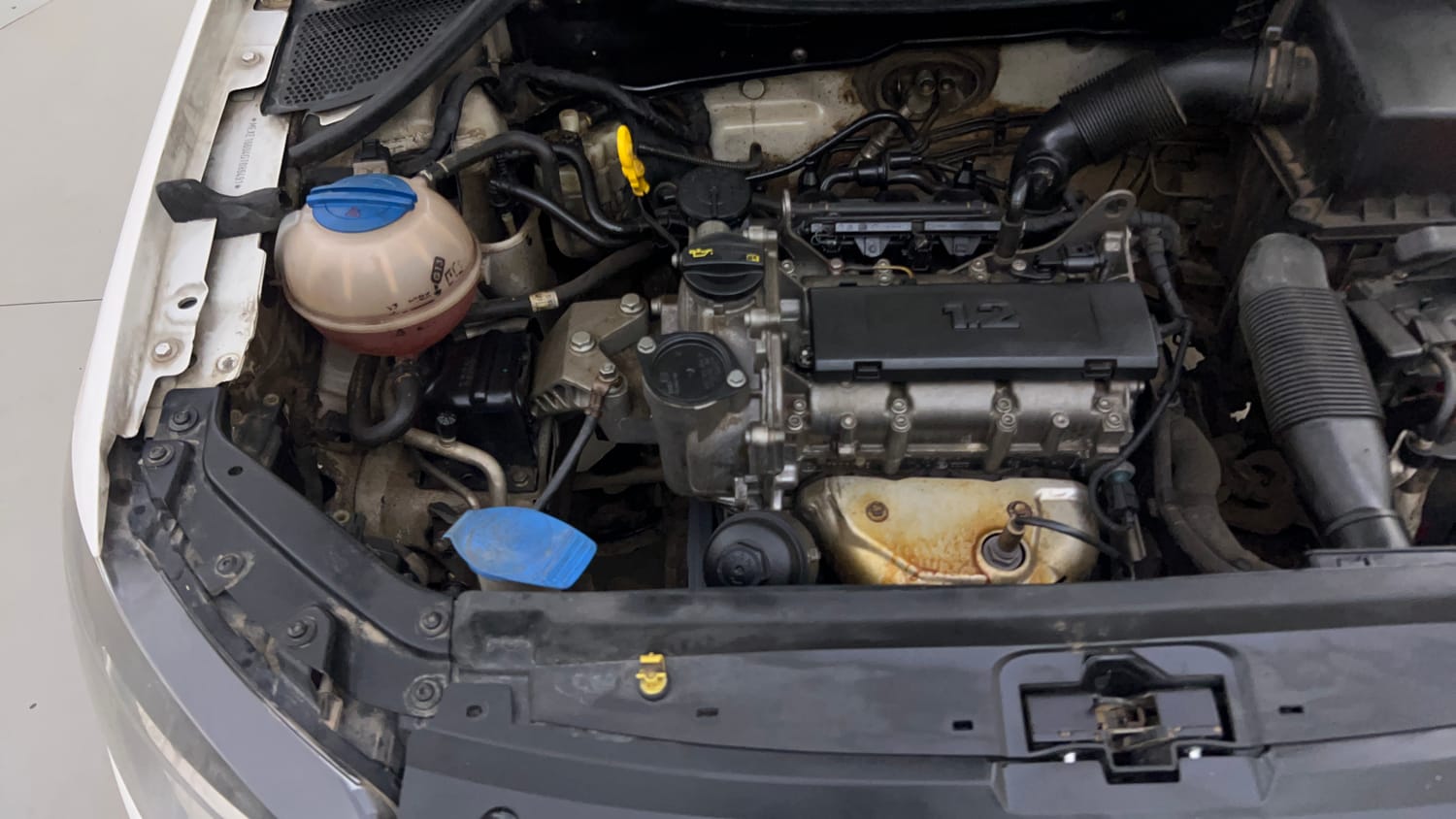 Used 2016 Volkswagen Polo Highline1.2L (P) Petrol Manual engine ENGINE RIGHT SIDE VIEW