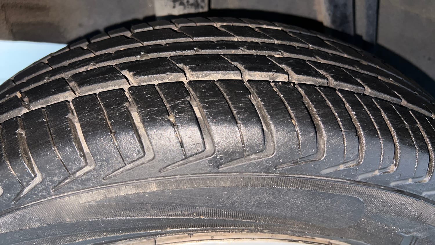 Used 2017 Renault Kwid CLIMBER 1.0 AMT Petrol Automatic tyres RIGHT REAR TYRE TREAD VIEW