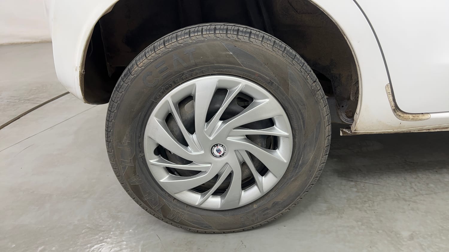 Used 2016 Datsun Redi-GO T (O) Petrol Manual tyres RIGHT REAR TYRE RIM VIEW