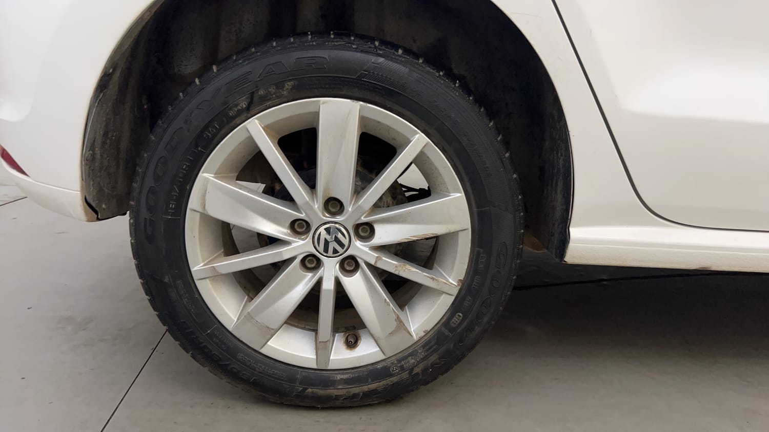 Used 2016 Volkswagen Polo Highline1.2L (P) Petrol Manual tyres RIGHT REAR TYRE RIM VIEW