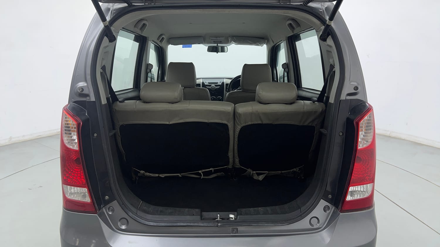 Used 2016 Maruti Suzuki Wagon R VXI Petrol Manual interior DICKY INSIDE VIEW