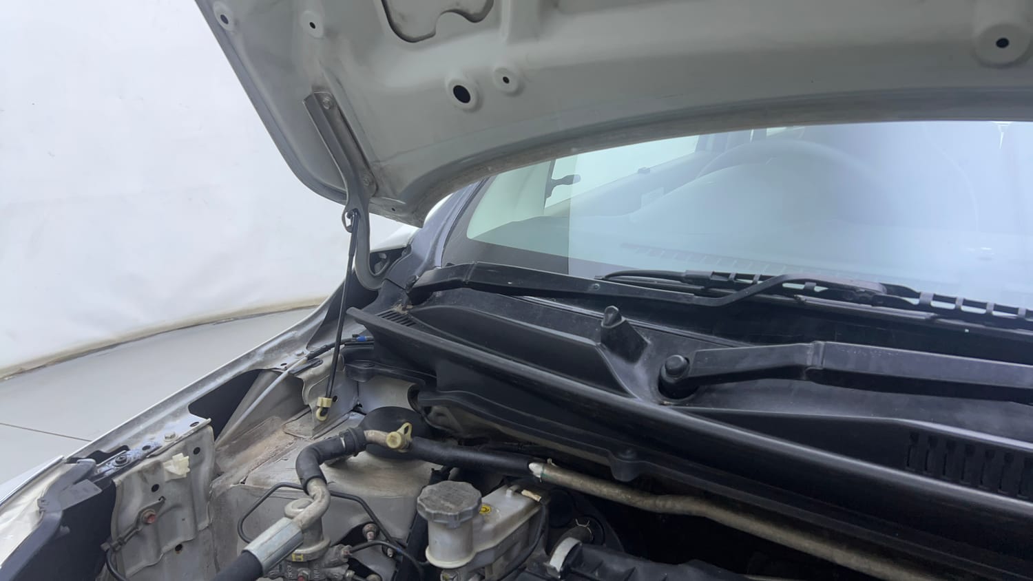 Used 2016 Maruti Suzuki Celerio VXi AMT Petrol Automatic engine ENGINE RIGHT SIDE HINGE & APRON VIEW