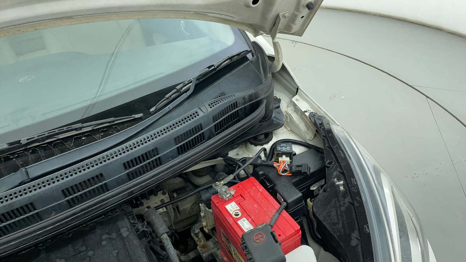 Used 2016 Hyundai Xcent S 1.2 Petrol Manual engine ENGINE LEFT SIDE HINGE & APRON VIEW