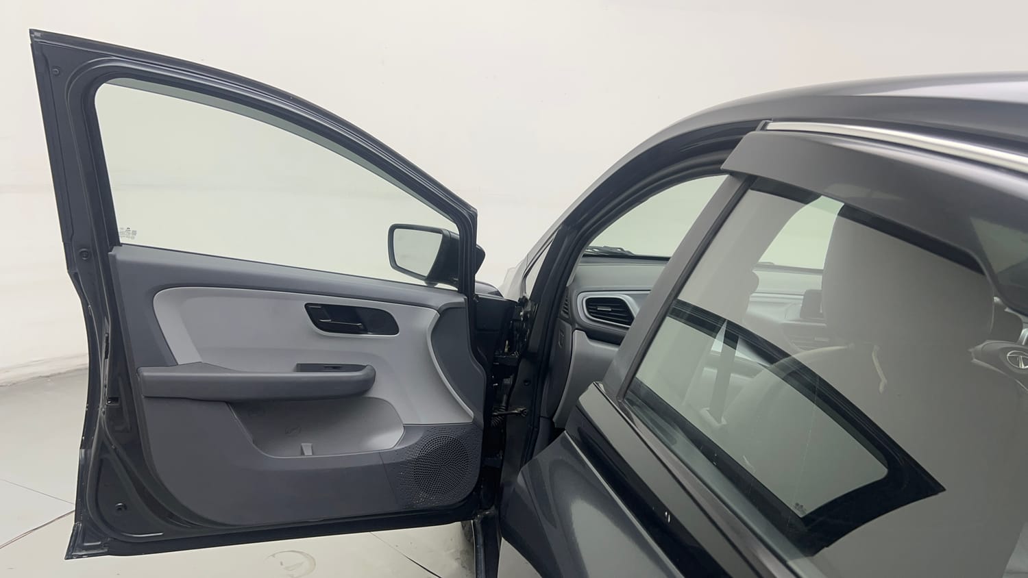 Used 2021 Tata Altroz XM Petrol Petrol Manual interior LEFT FRONT DOOR OPEN VIEW