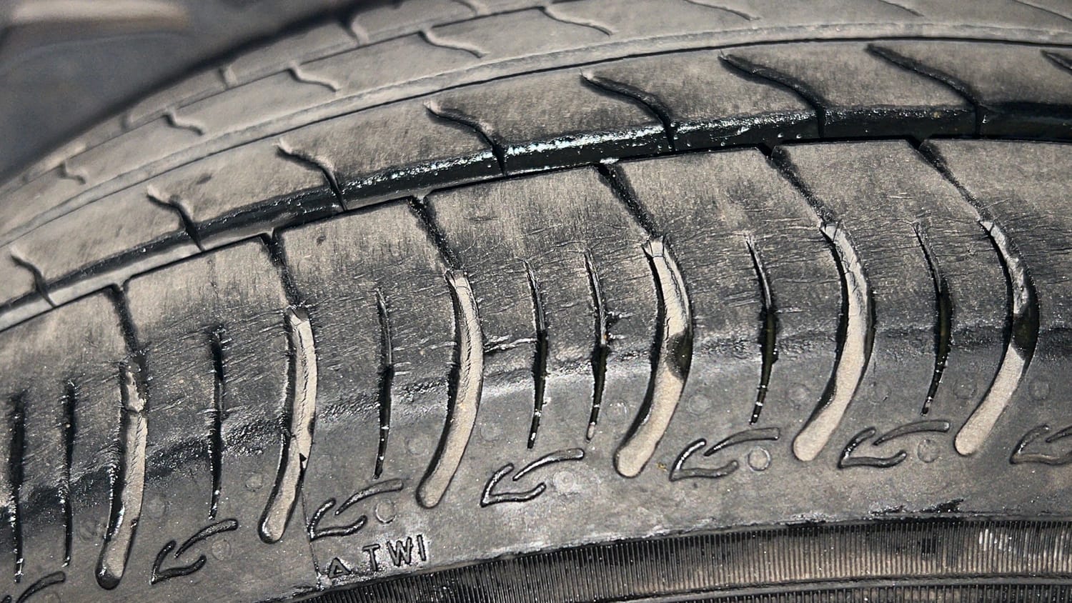 Used 2019 Tata Tiago Revotron XT Petrol Manual tyres LEFT FRONT TYRE TREAD VIEW