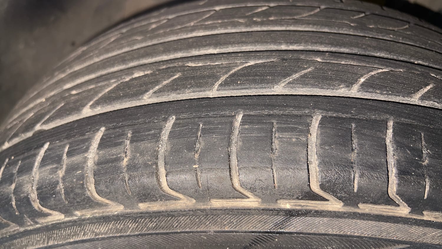 Used 2017 Tata Tiago Revotron XT Petrol Manual tyres RIGHT FRONT TYRE TREAD VIEW