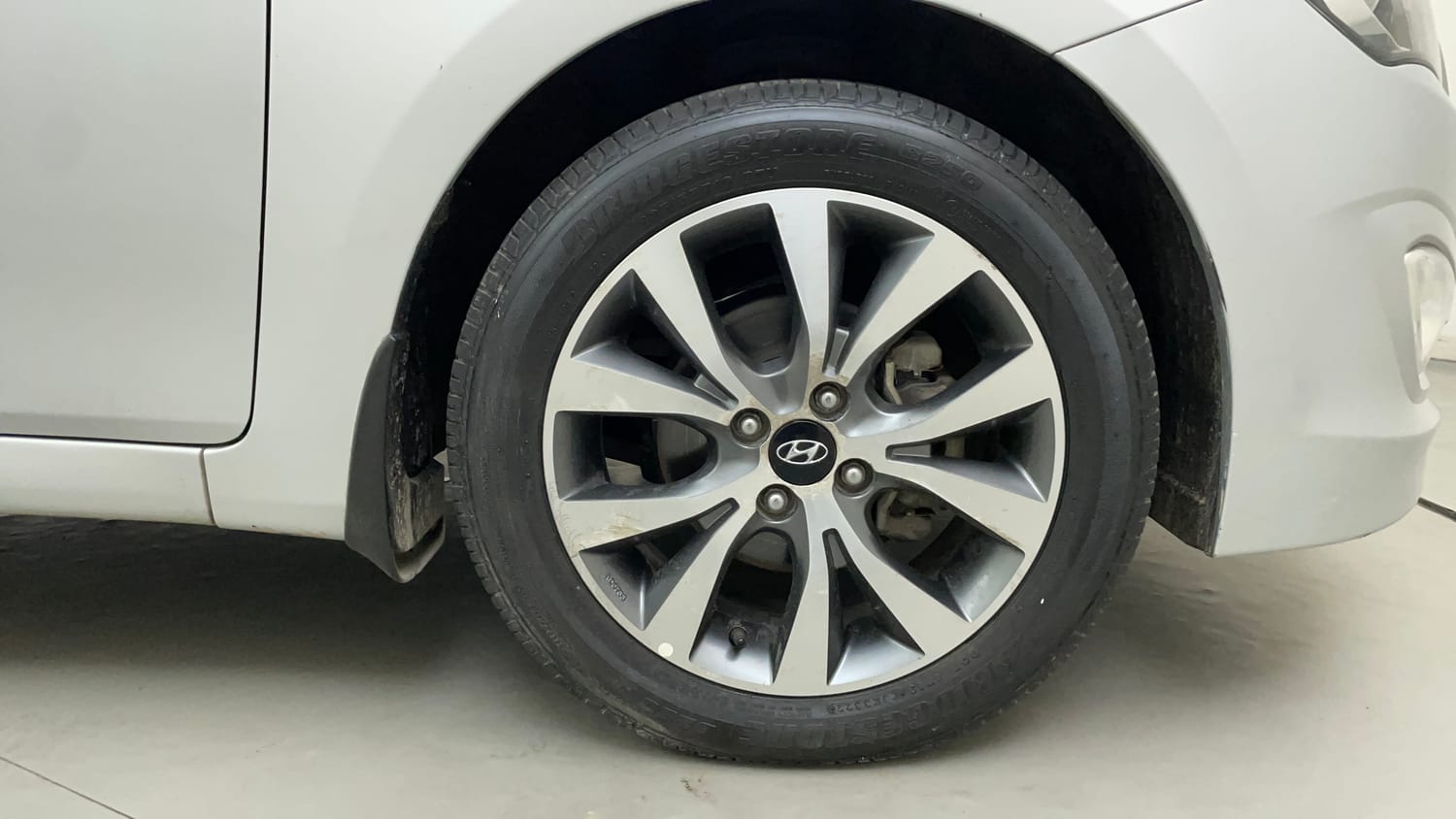 Used 2016 Hyundai Fluidic Verna 4S 1.6 VTVT SX Petrol Manual tyres RIGHT FRONT TYRE RIM VIEW
