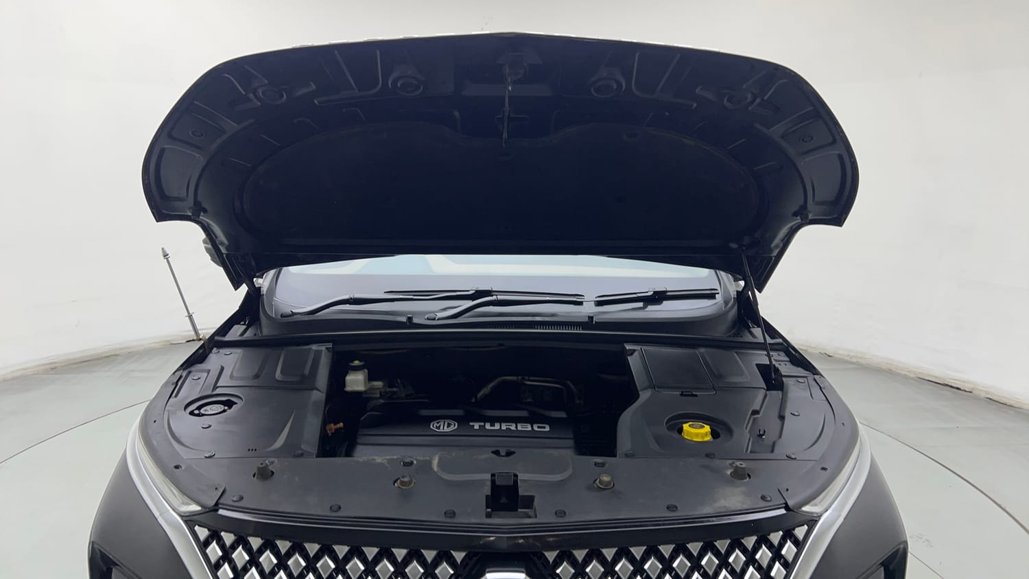 Used 2023 MG Motors Hector Plus Savvy Pro 1.5 Turbo Petrol CVT 6 STR Petrol Automatic engine ENGINE & BONNET OPEN FRONT VIEW