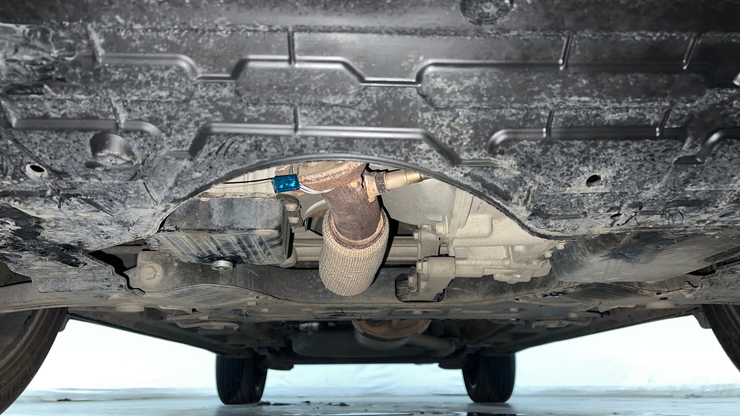 Used 2023 MG Motors Hector Plus Savvy Pro 1.5 Turbo Petrol CVT 6 STR Petrol Automatic extra FRONT LEFT UNDERBODY VIEW