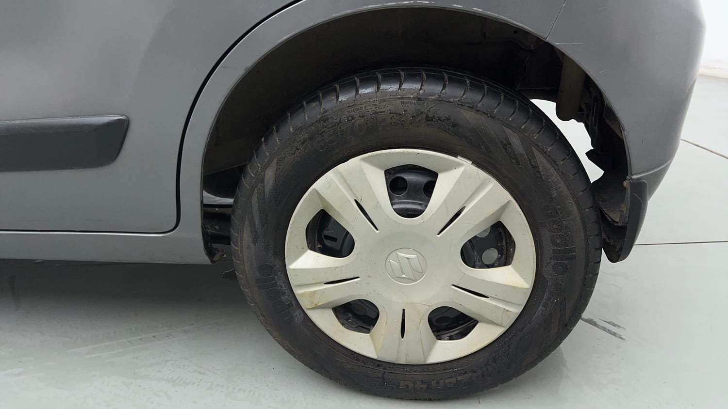Used 2016 Maruti Suzuki Wagon R VXI Petrol Manual tyres LEFT REAR TYRE RIM VIEW