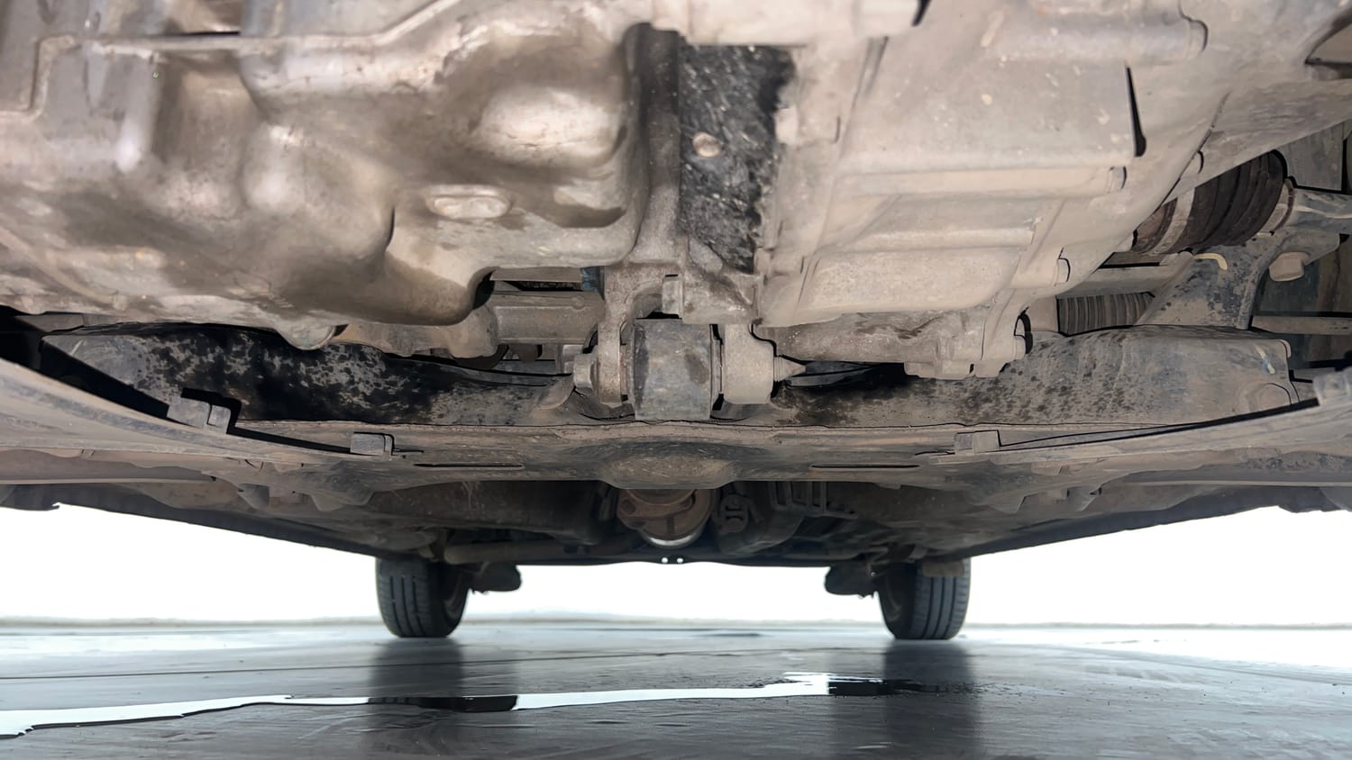 Used 2017 Honda Amaze 1.2 SX i-VTEC Petrol Manual extra FRONT LEFT UNDERBODY VIEW