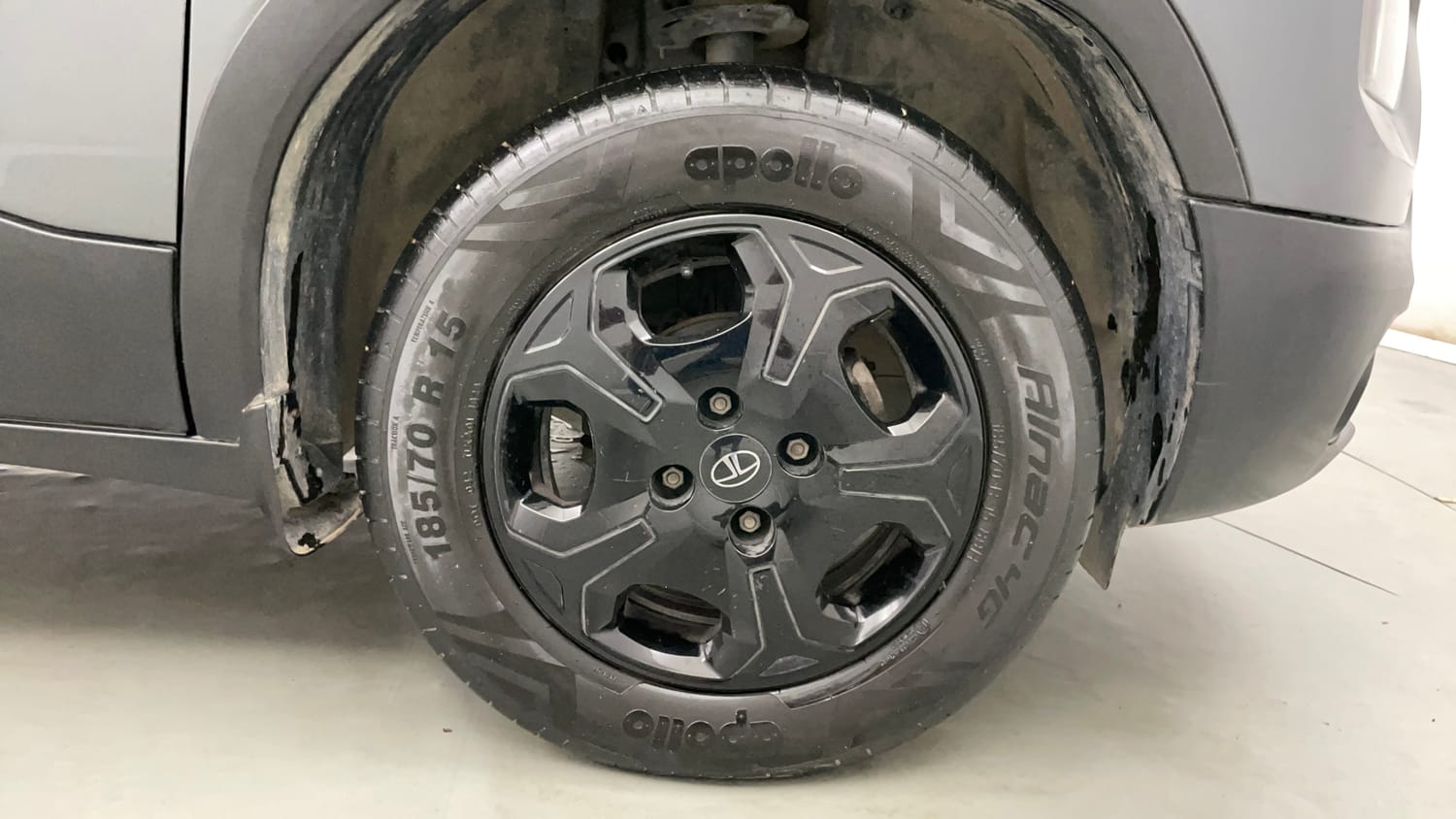 Used 2024 Tata Punch Accomplished MT Petrol Manual tyres RIGHT FRONT TYRE RIM VIEW