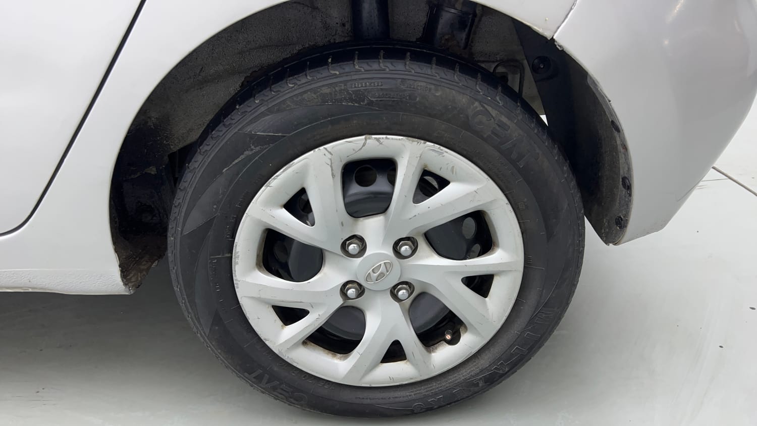 Used 2018 Hyundai Grand i10 Magna 1.2 Kappa VTVT Petrol Manual tyres LEFT REAR TYRE RIM VIEW