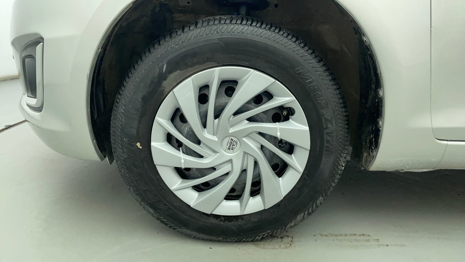 Used 2017 Maruti Suzuki Swift VXi Petrol Manual tyres LEFT FRONT TYRE RIM VIEW