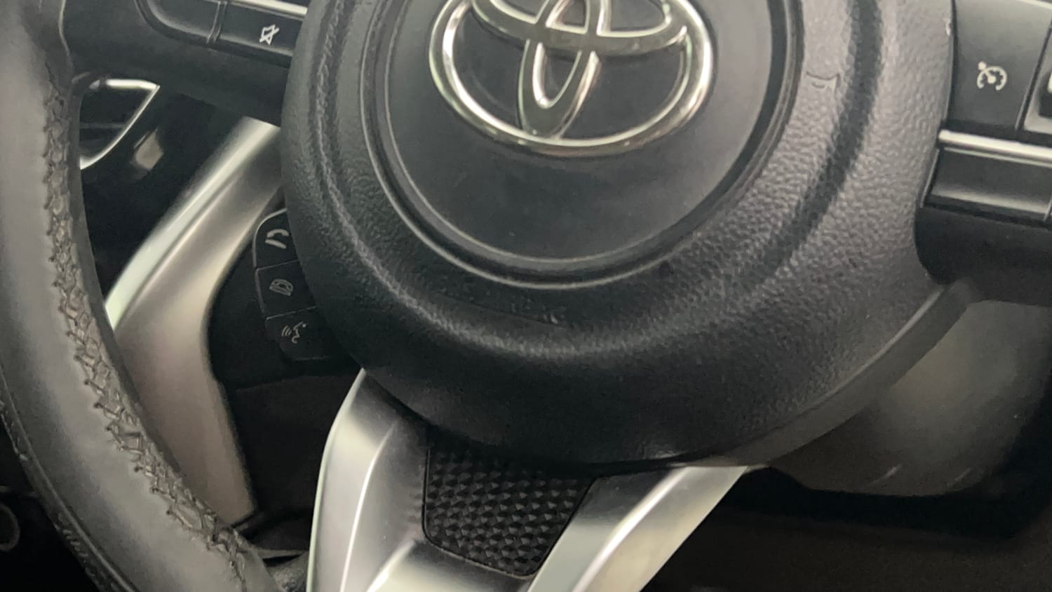 Used 2024 Toyota Urban Cruiser Hyryder G NeoDrive Petrol Manual top_features Airbags