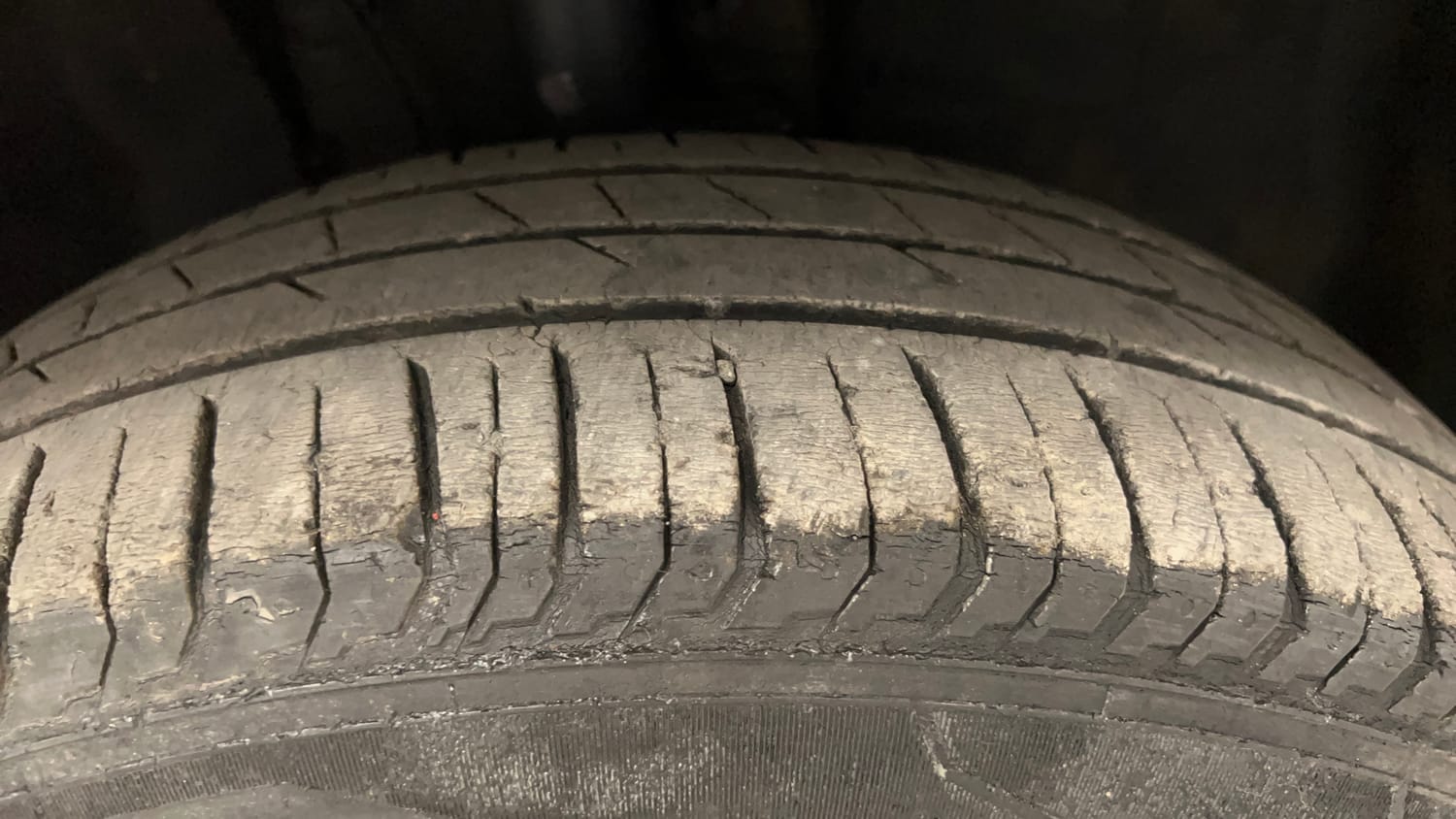 Used 2022 Tata Punch Adventure Rhythm Pack MT Petrol Manual tyres RIGHT FRONT TYRE TREAD VIEW
