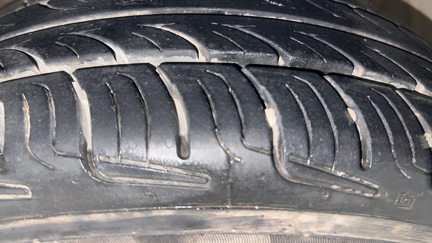 Used 2022 Maruti Suzuki Swift ZXi AMT Petrol Automatic tyres LEFT FRONT TYRE TREAD VIEW
