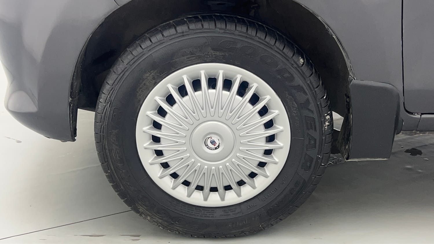 Used 2015 Maruti Suzuki Alto 800 Lxi Petrol Manual tyres LEFT FRONT TYRE RIM VIEW