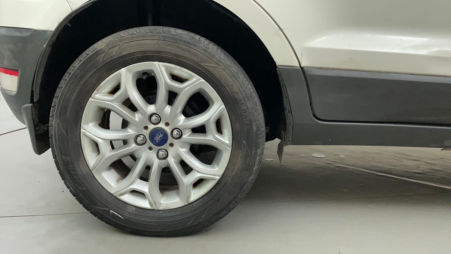 Used 2013 Ford EcoSport Titanium 1.5 Ti-VCT Petrol Manual tyres RIGHT REAR TYRE RIM VIEW