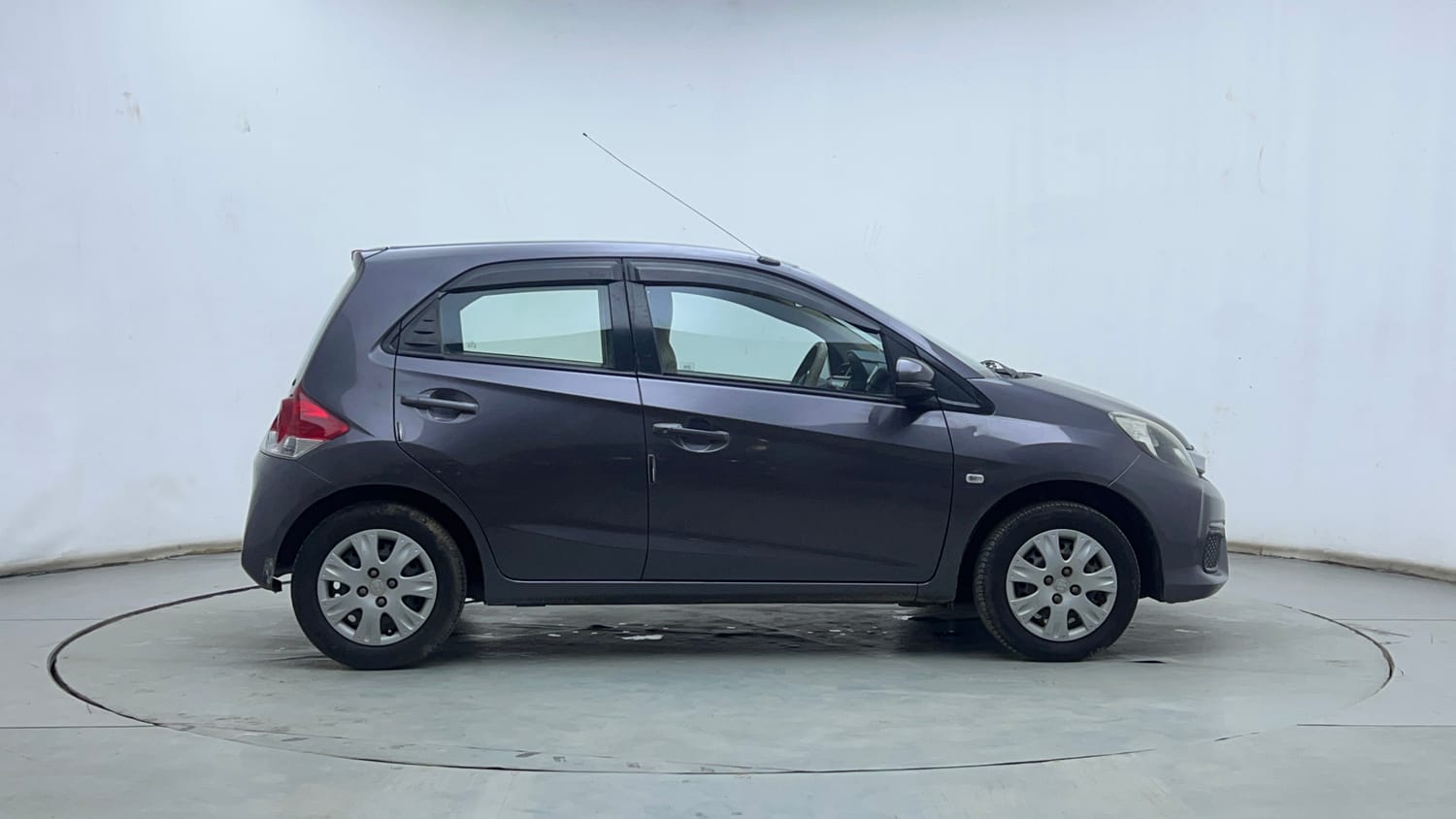 Used 2018 Honda Brio S (O)MT Petrol Manual exterior RIGHT SIDE VIEW