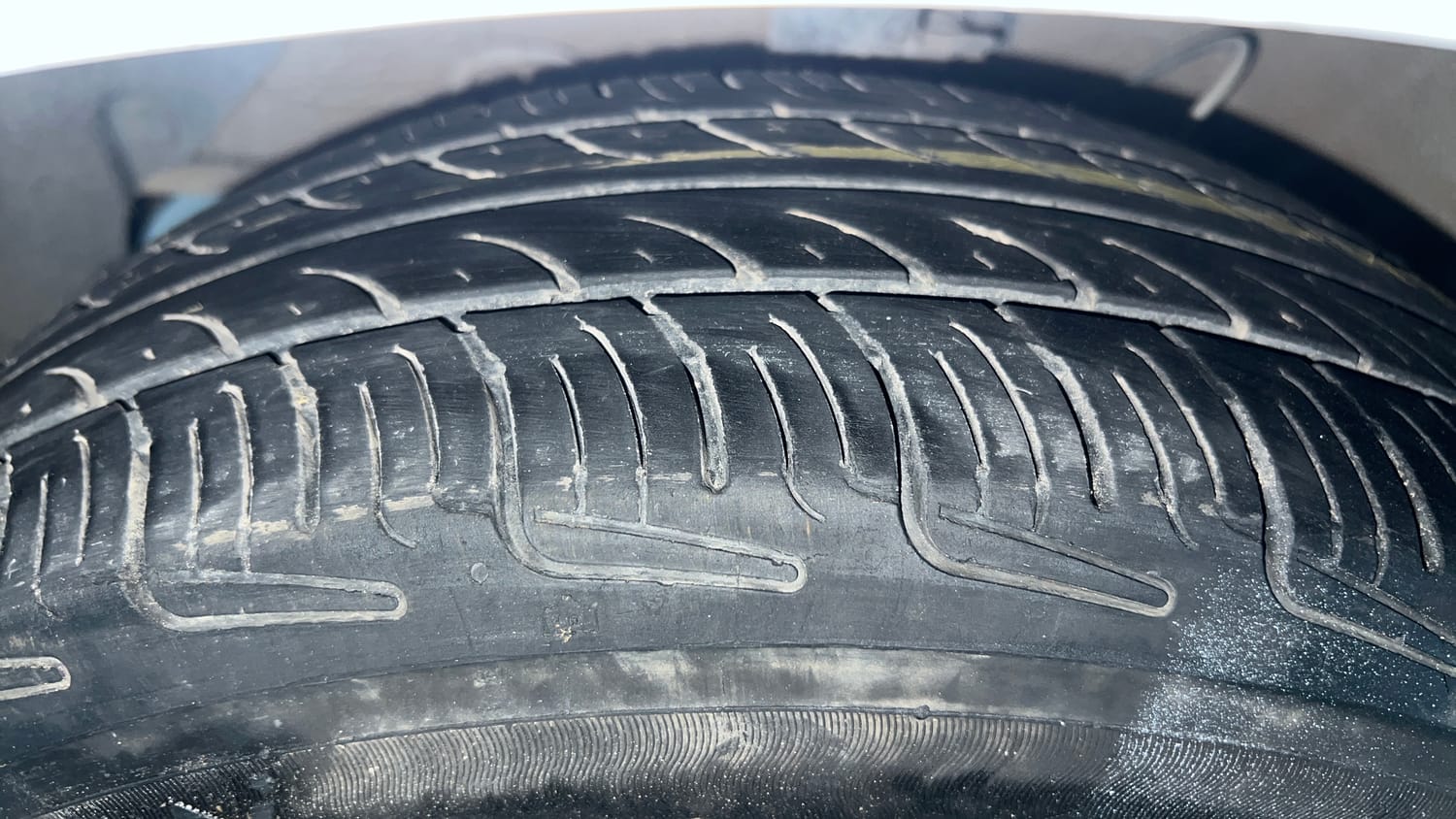 Used 2022 Hyundai Grand i10 Nios Sportz 1.2 Kappa VTVT CNG Cng Manual tyres LEFT FRONT TYRE TREAD VIEW