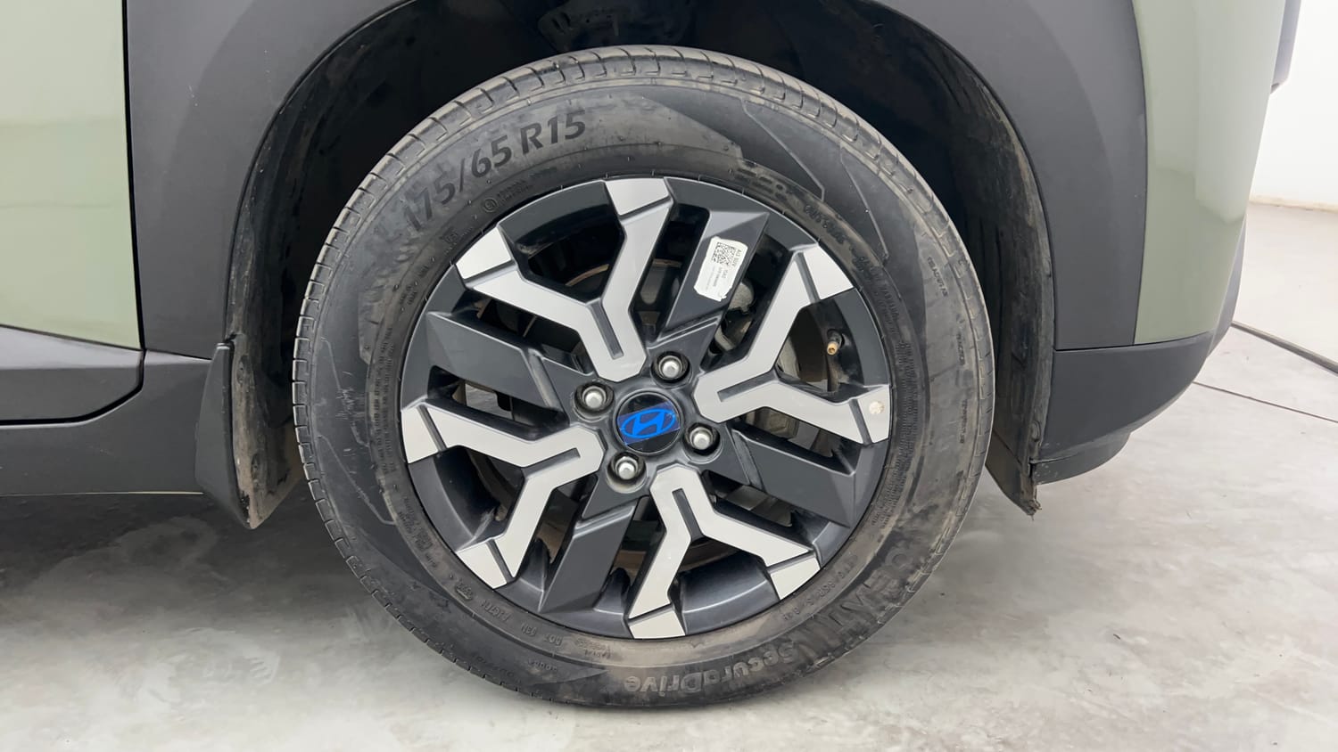 Used 2023 Hyundai Exter SX (O) Connect 1.2 MT Dual Tone Petrol Manual tyres RIGHT FRONT TYRE RIM VIEW
