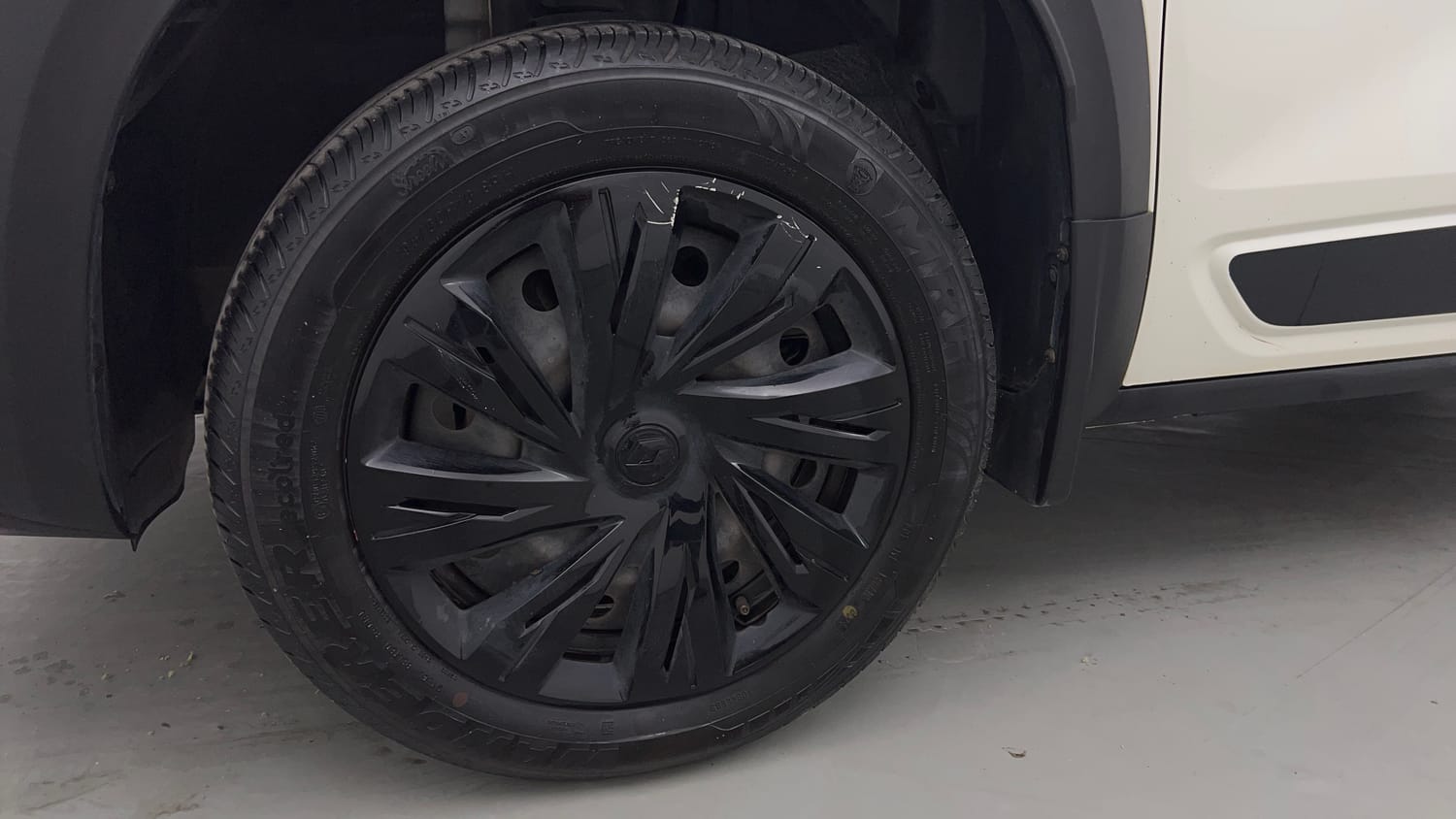 Used 2024 Renault Kiger RXL Petrol Manual tyres LEFT FRONT TYRE RIM VIEW