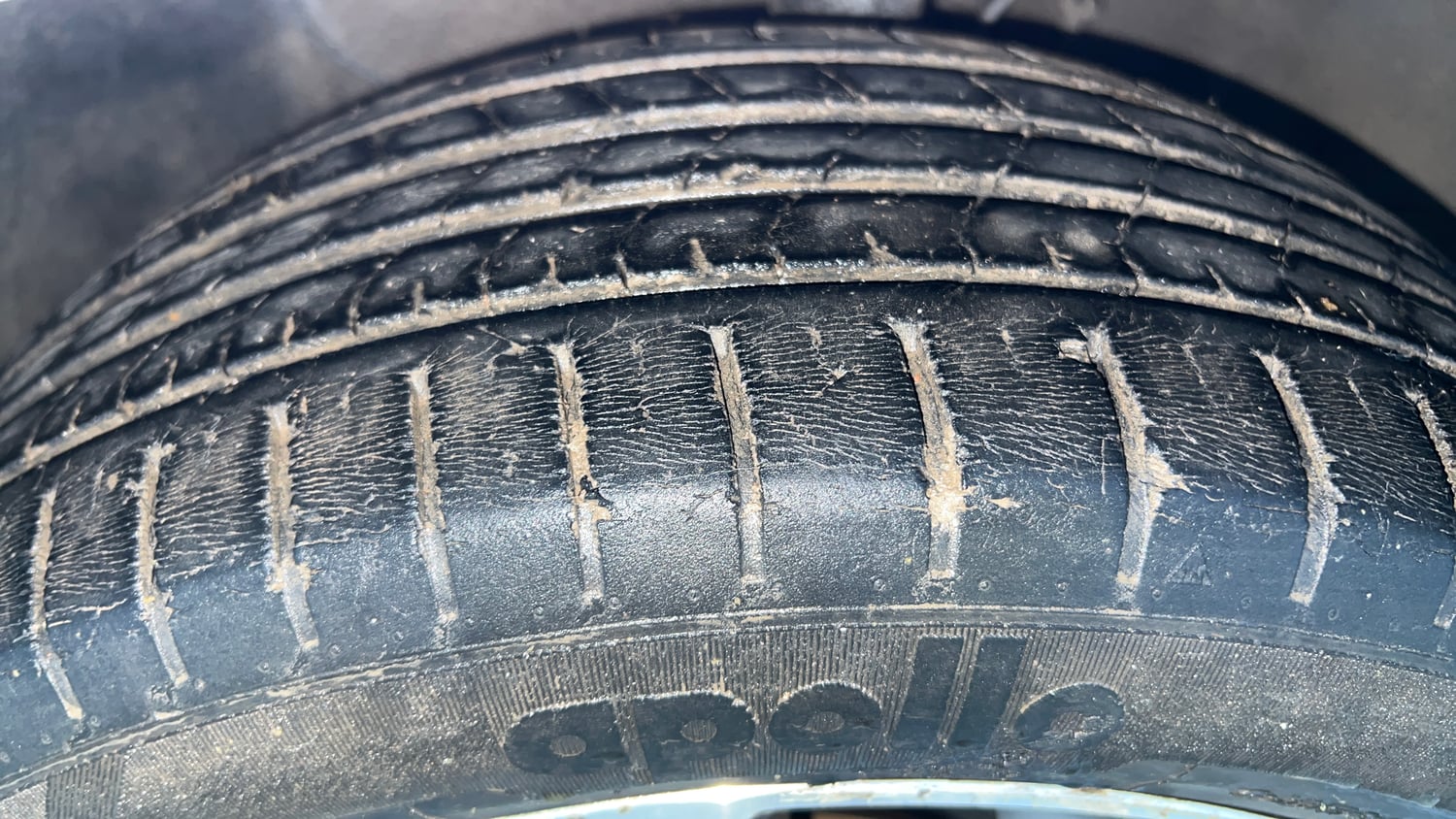 Used 2015 Hyundai Elite i20 Asta 1.2 Petrol Manual tyres LEFT FRONT TYRE TREAD VIEW
