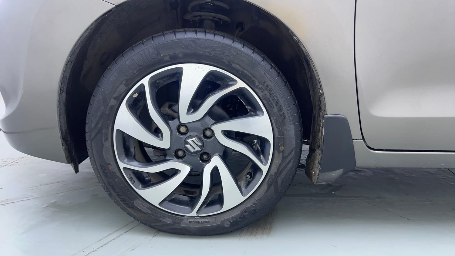 Used 2019 Maruti Suzuki Baleno Zeta 1.2 Petrol Manual tyres LEFT FRONT TYRE RIM VIEW