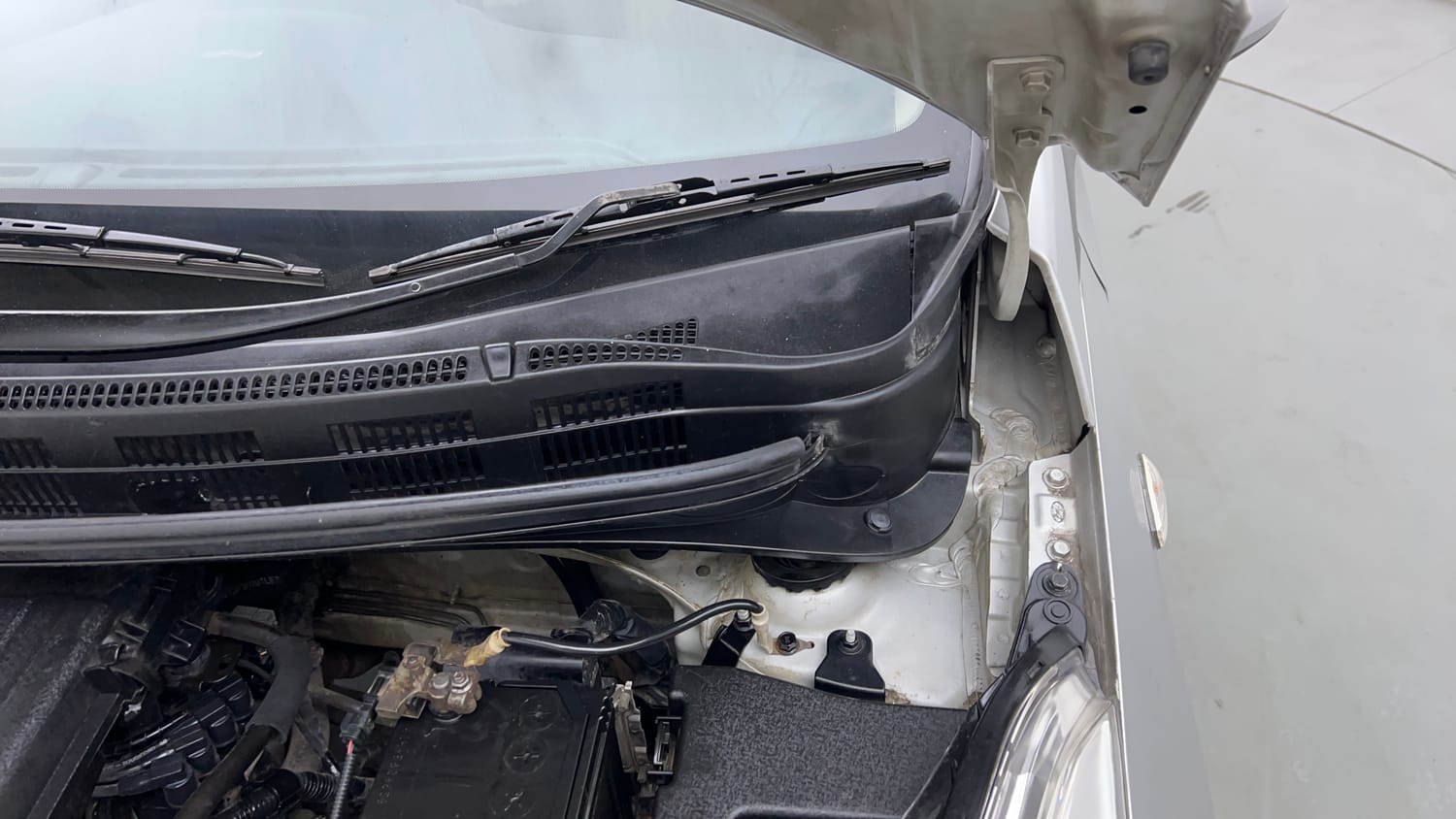 Used 2018 Hyundai Grand i10 Magna 1.2 Kappa VTVT Petrol Manual engine ENGINE LEFT SIDE HINGE & APRON VIEW