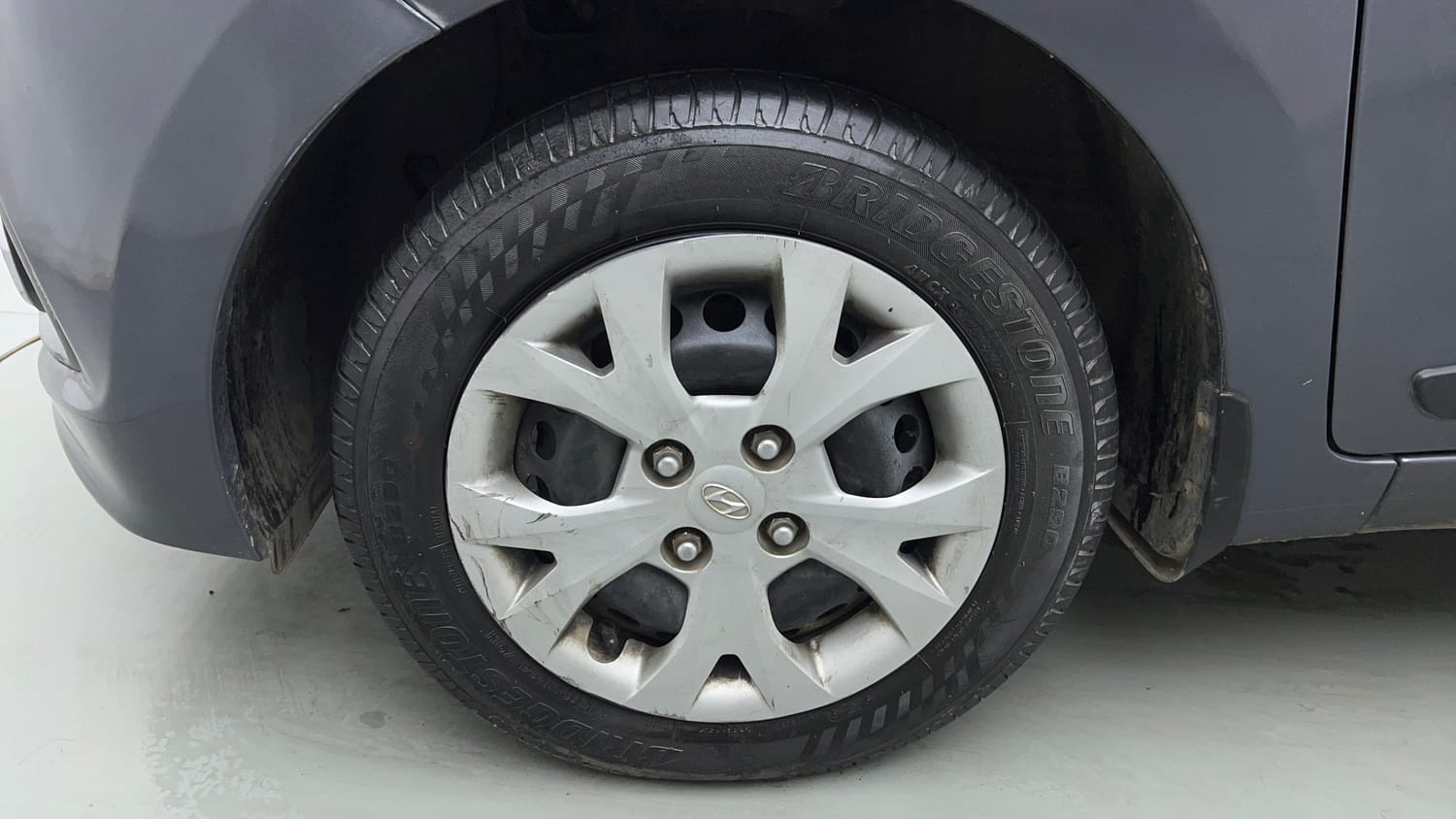 Used 2016 Hyundai Grand i10 Sportz 1.2 Kappa VTVT Petrol Manual tyres LEFT FRONT TYRE RIM VIEW