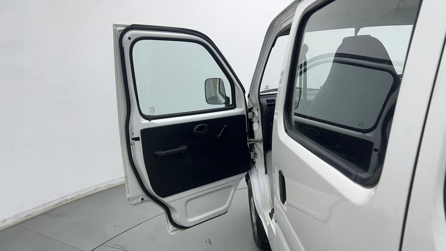 Used 2022 Maruti Suzuki Eeco 5 STR AC (O) Petrol Manual interior LEFT FRONT DOOR OPEN VIEW