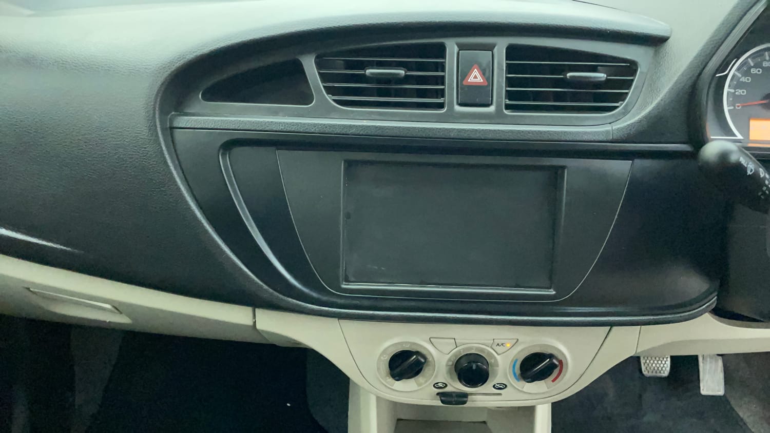 Used 2020 Maruti Suzuki Alto 800 LXi Petrol Manual interior MUSIC SYSTEM & AC CONTROL VIEW