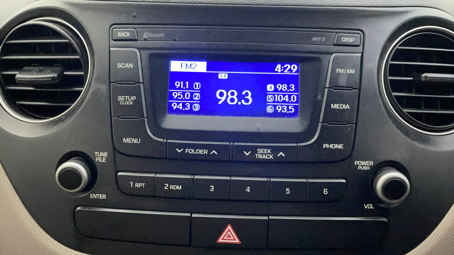 Used 2016 Hyundai Xcent S 1.2 Petrol Manual top_features Integrated (in-dash) music system