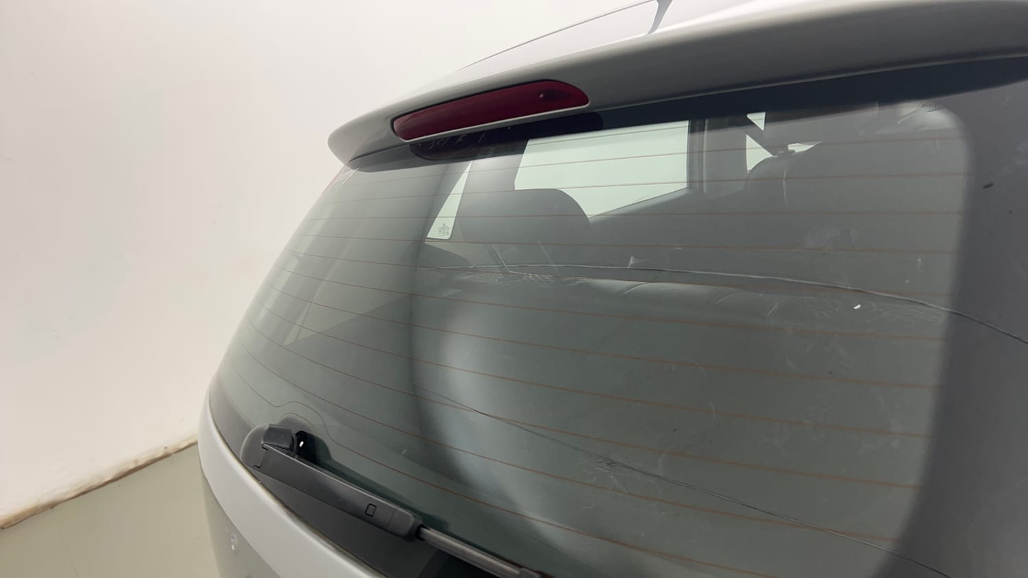 Used 2015 Volkswagen Polo Comfortline 1.2L (P) Petrol Manual top_features Rear defogger