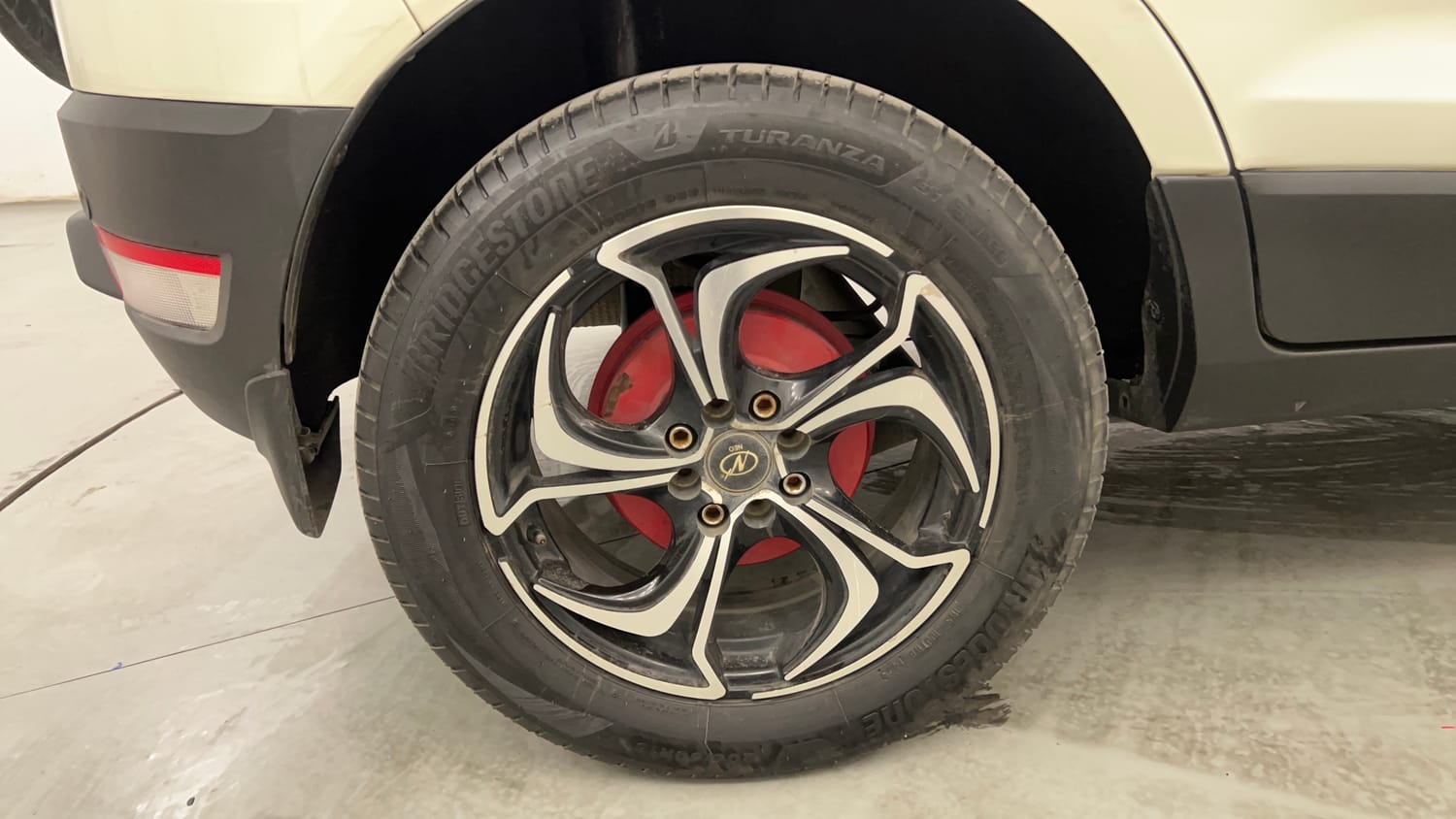 Used 2021 Ford EcoSport Trend 1.5L Ti-VCT Petrol Manual tyres RIGHT REAR TYRE RIM VIEW