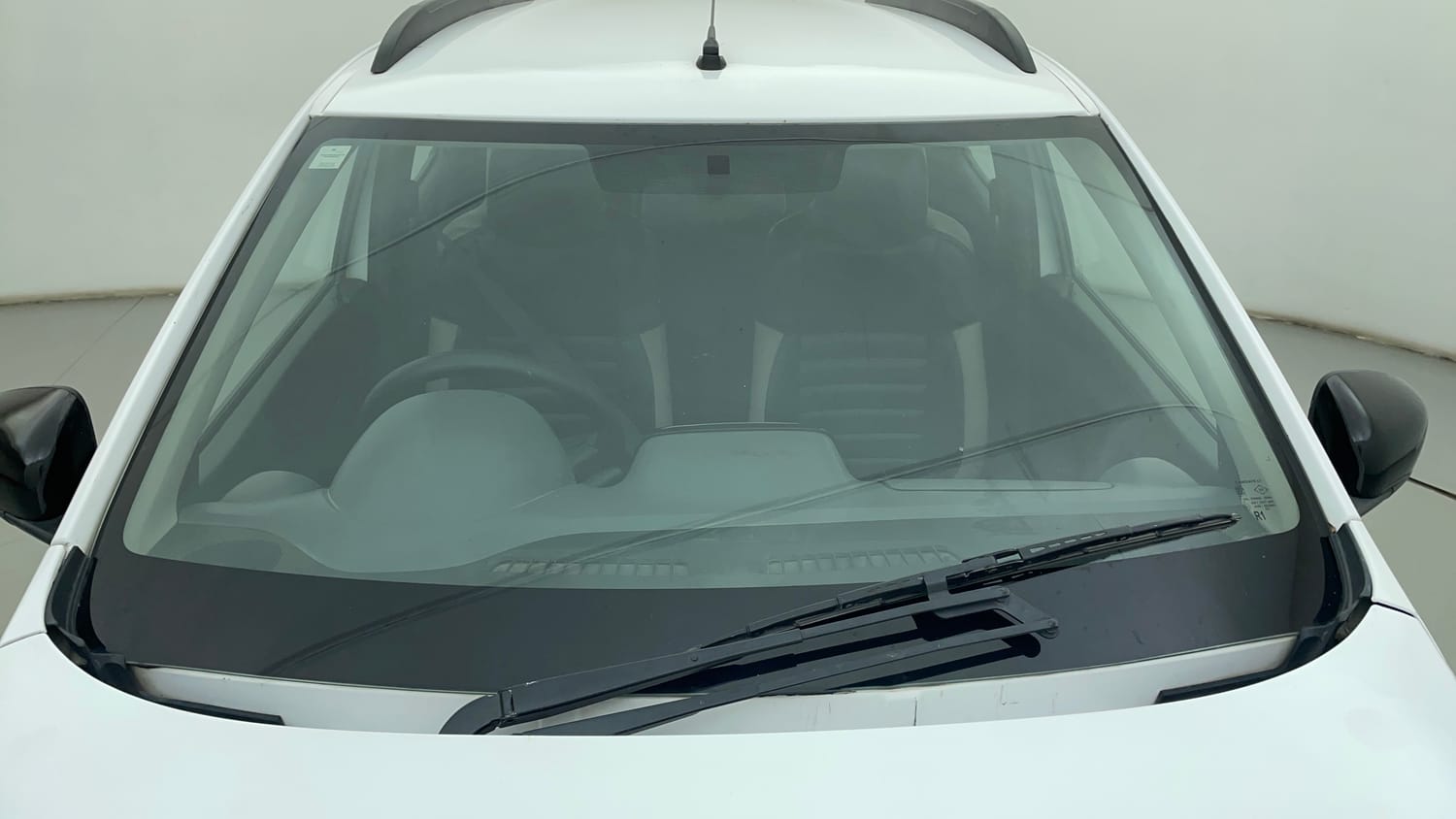 Used 2017 Renault Kwid 1.0 RXT Petrol Manual exterior FRONT WINDSHIELD VIEW